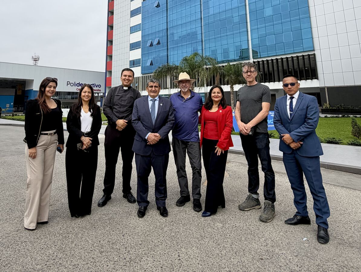 Stan Herd and Marc Havener with university leaders outside a campus building